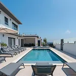 Diamond Villa, Luxury House With Private Pool Villa *